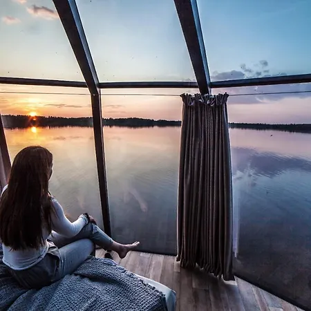 Floating Igloo Hut * Rovaniemi